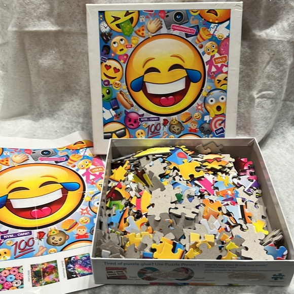 🔴3/$25🔴Buffalo Games Emojis Jigsaw Puzzle - 300 Piece - Picture 3 of 3
